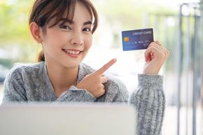 女性におすすめのクレジットカード。特典やデザインなど選び方を解説