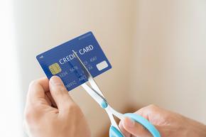 クレジットカードの解約方法を解説。年会費がかからないタイミングも
