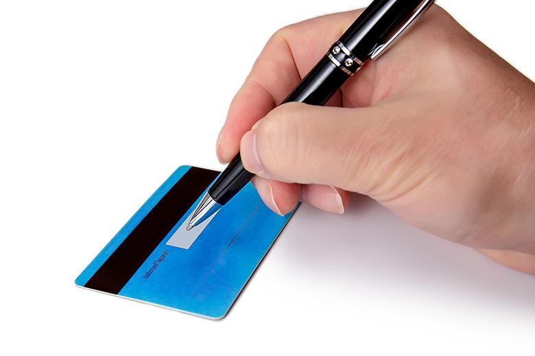 知らないと危ない クレジットカードとサインの関係 Mycard 三菱ufjニコス