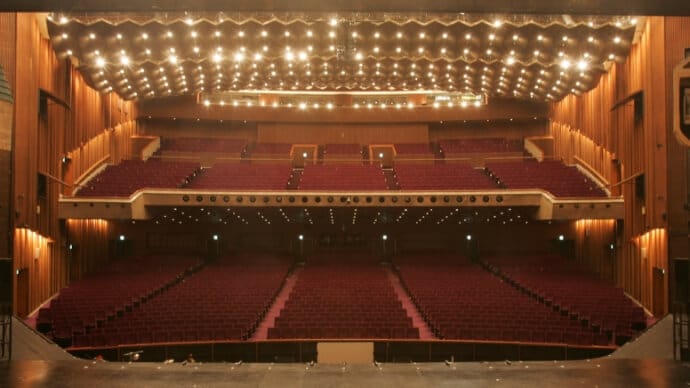 審美眼を養うなら伝統的な劇場で