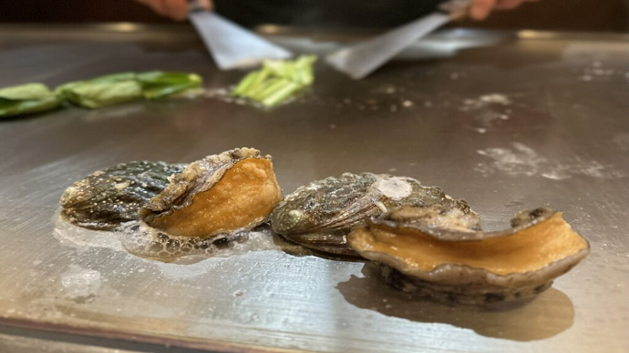 活鮑のステーキ~ノイリーソース~